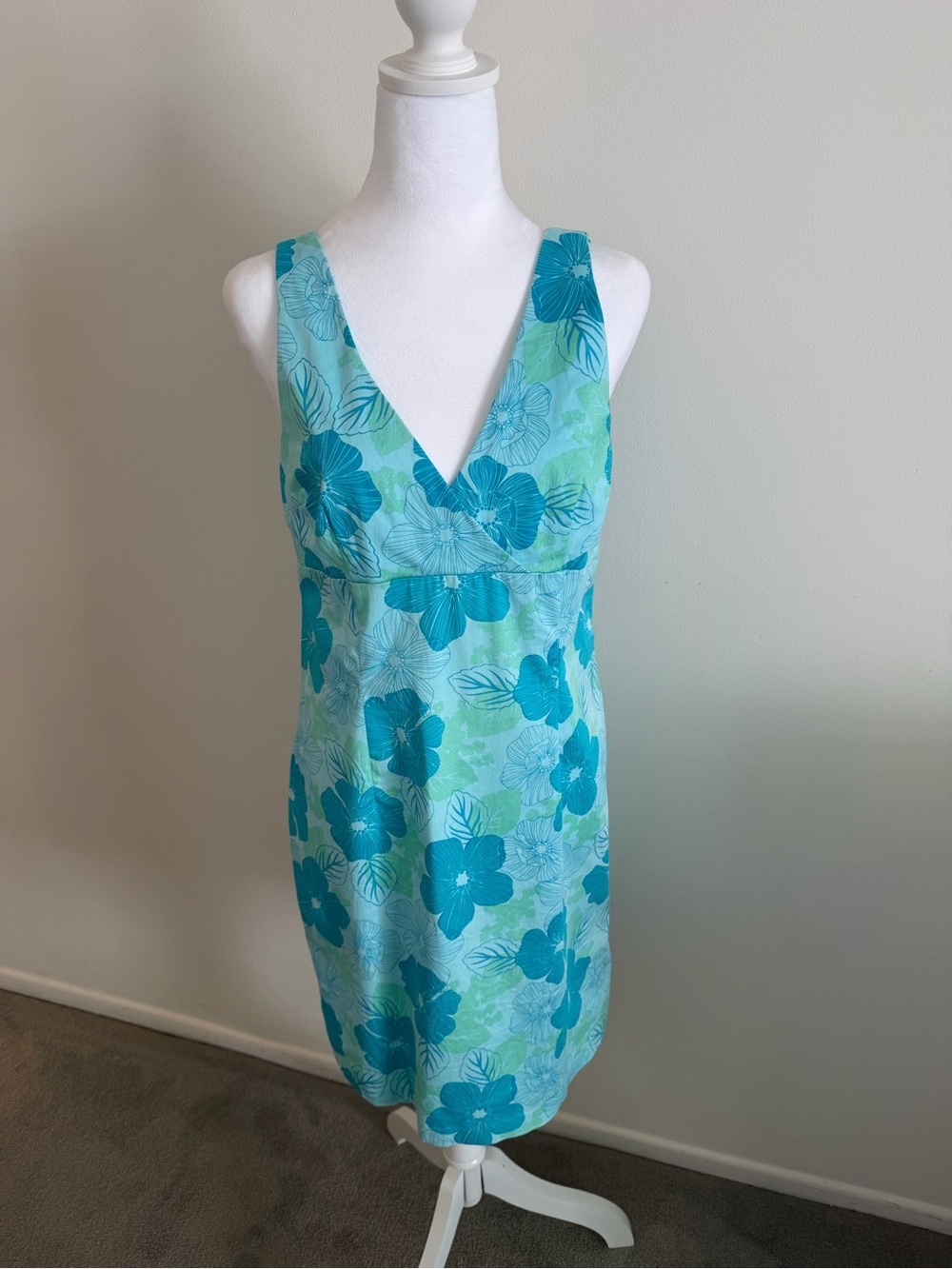 Sleeveless Hawaiian V-Neck Floral Shift Dress in Aqua Blue